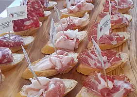 turistipercaso 1.1Degustazione salumi piacentini