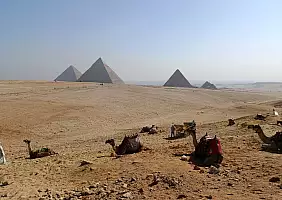 turistipercaso 1_GIZA_PIRAMIDI