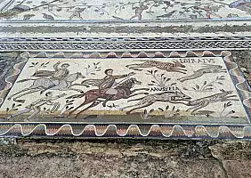 turistipercaso UTHYNA_MOSAICO_DELLA_CASA_DEI_LABERII