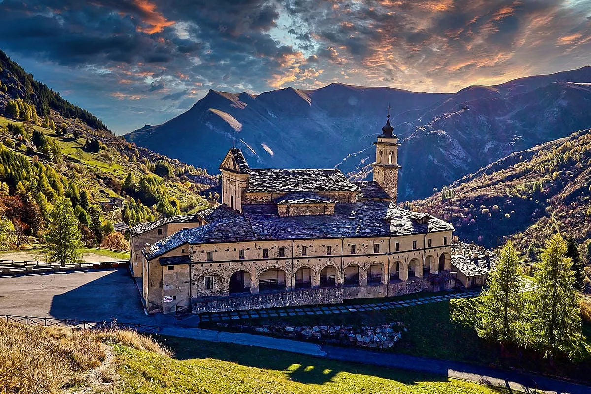 Castelmagno in Piemonte e il borgo di Narbona