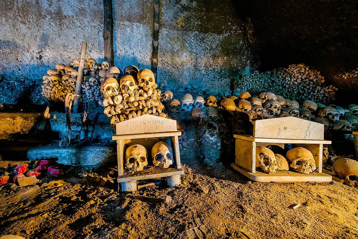 cimitero delle fontanelle a Napoli