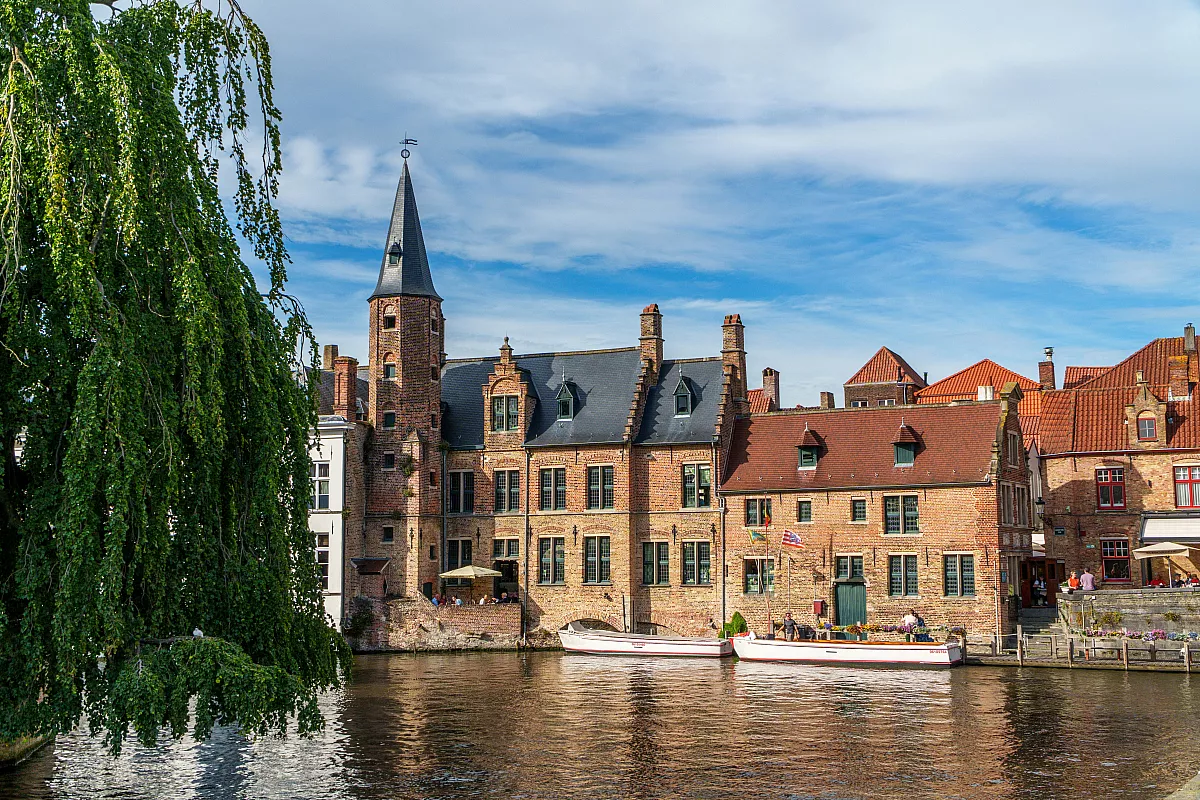 Bruges, la perla delle Fiandre incantevole nella bella stagione