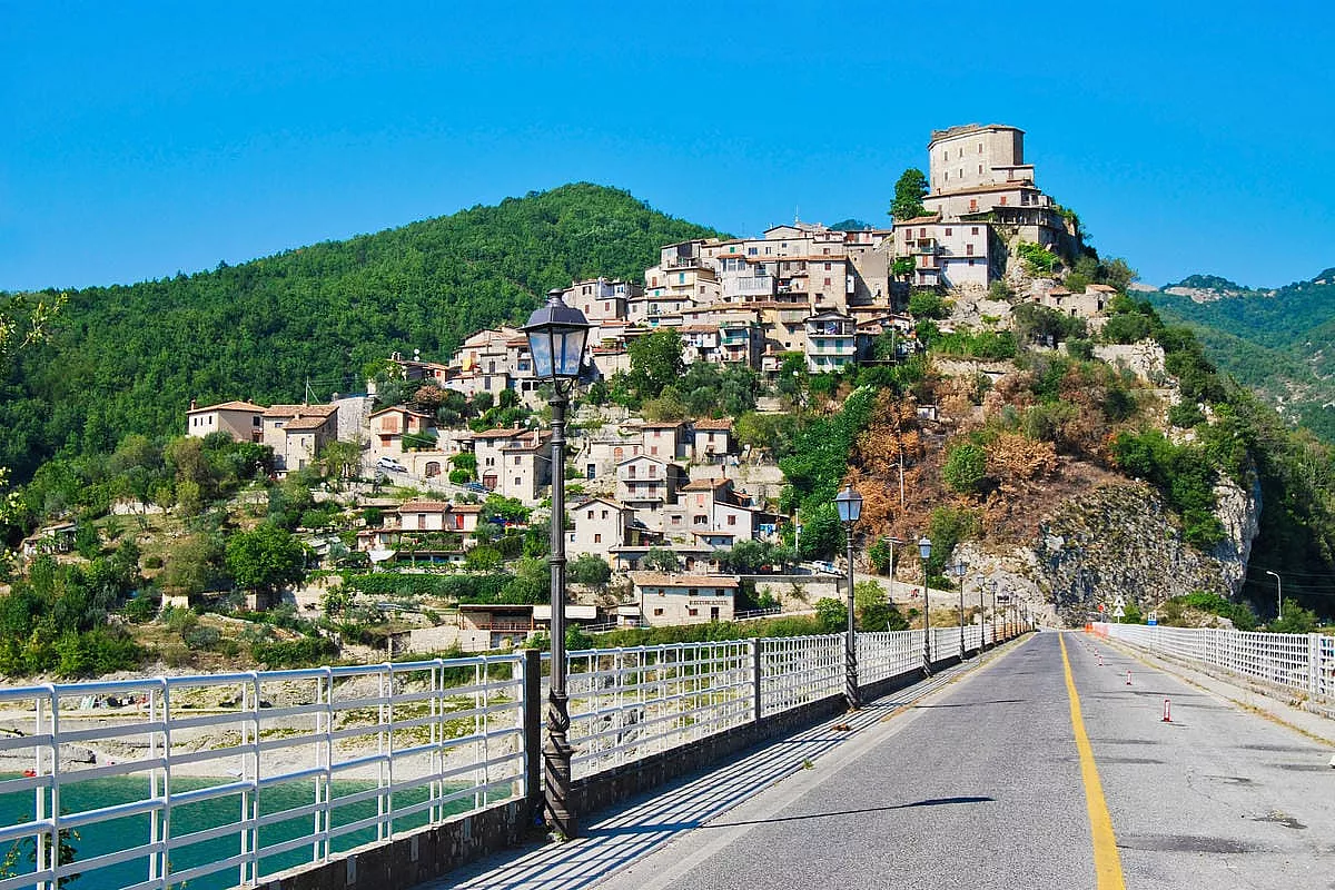 Castel di Tora