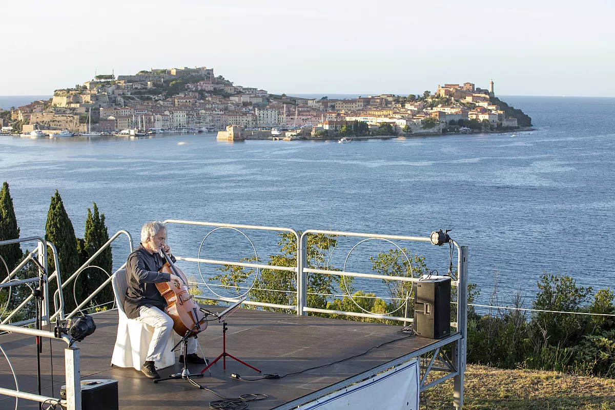 TG del Turismo: notizie da Isola d’Elba, Genova e Roma