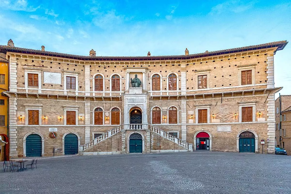 fermo