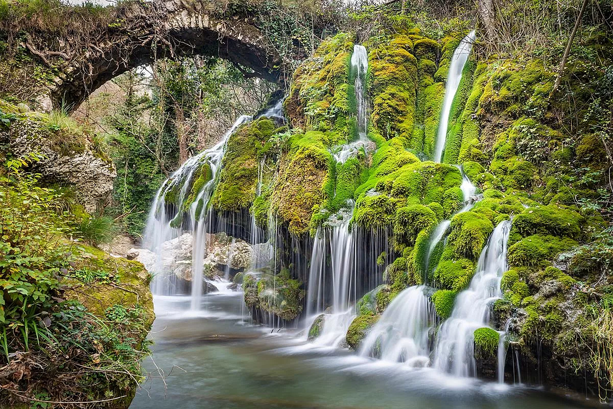 Cascate e sorgenti gelide nel cuore della Campania: l’oasi naturale perfetta contro l’afa