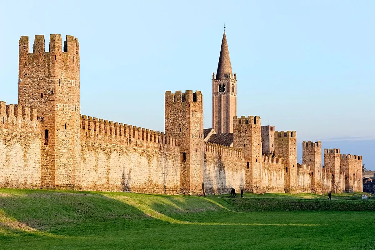 In Veneto c’è una città murata perfetta: cammini sopra le mura e sembra di tornare indietro
