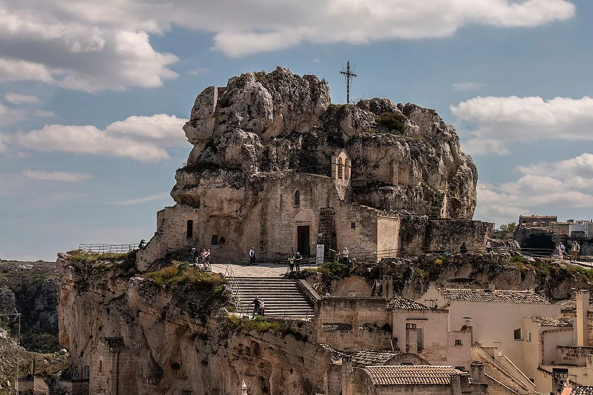 Tra i sassi c’è una chiesa scavata nella roccia: il volto più antico di Matera è sottoterra