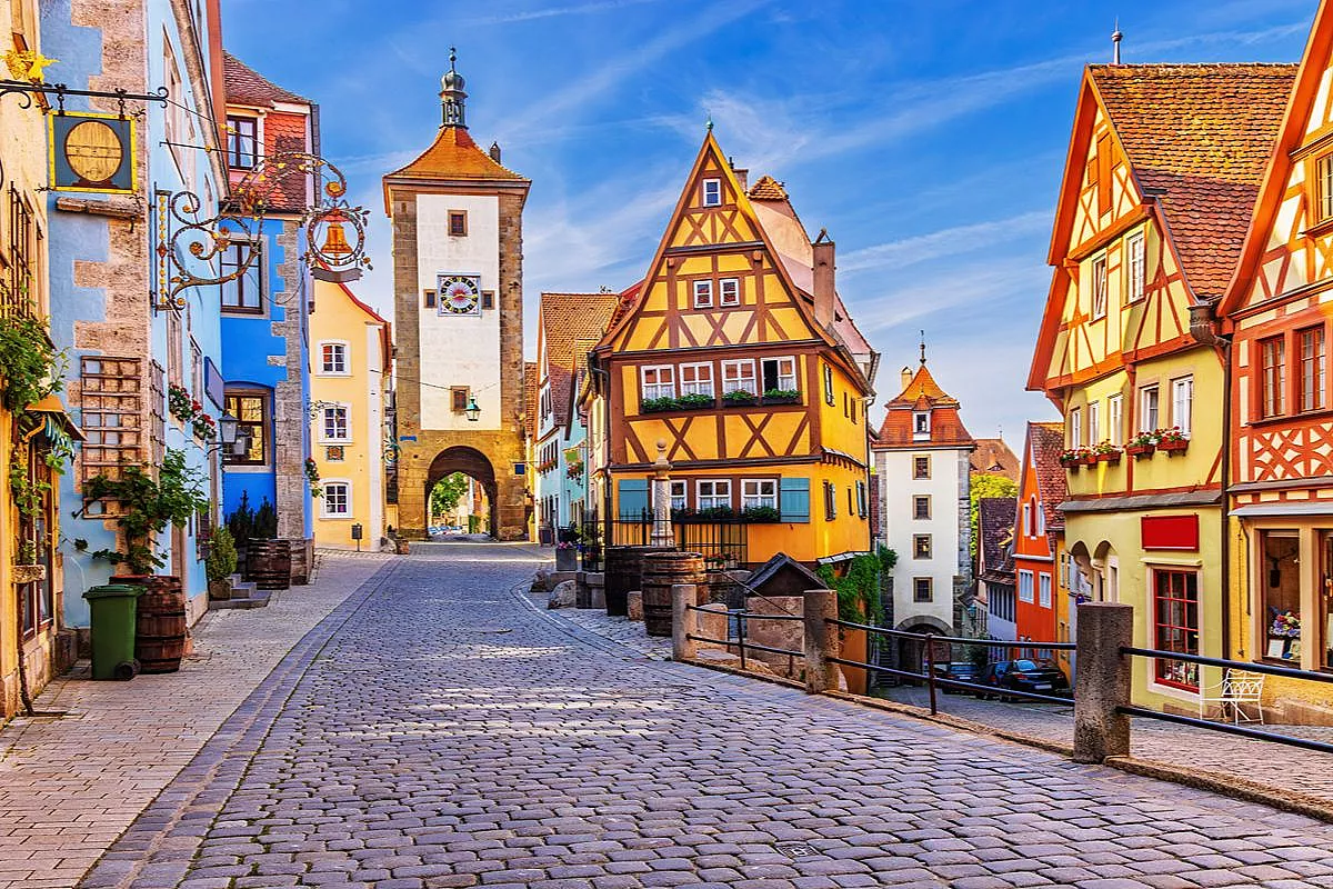 Il borgo di legno della Germania dove tutte le case sono colorate una diversa dall’altra